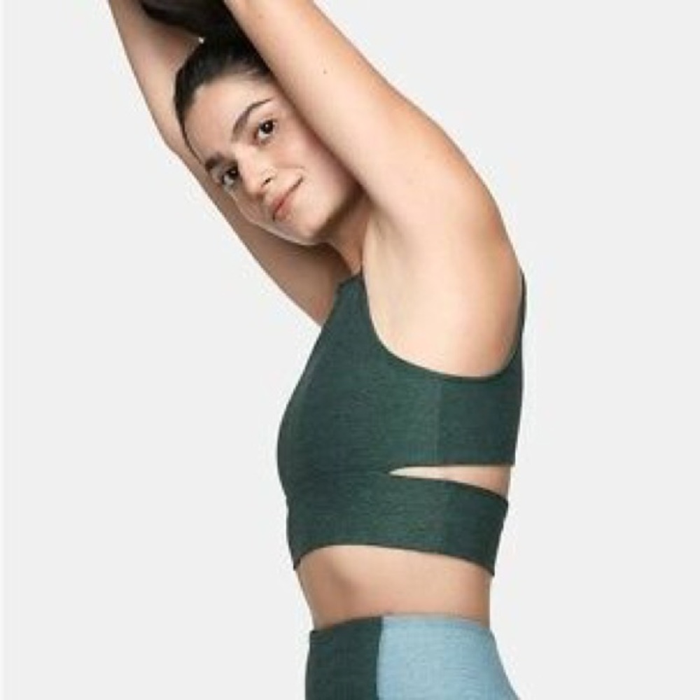 NWT Outdoor Voices Slashback Crop in Hunter green